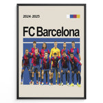 Load image into Gallery viewer, Holdfoto | FC Barcelona fodboldplakat 2024-2025 med hele holdet i blå-rød hjemmebanetrøje – perfekt som gave eller vægpynt.
