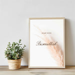 Load image into Gallery viewer, Start with BismAllah plakat på væg | Islamisk plakat med hvidt og beige design | Elegant og enkel vægdekoration | Perfekt til moderne indretning
