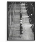 Load image into Gallery viewer, Fashion Plakat | Black &amp; White Fashion Runway – Editorial Wall Art Print Plakaty.dk | Black and white photograph of runway models walking in a single-file line during a fashion show, with seated spectators on one side of the runway.
