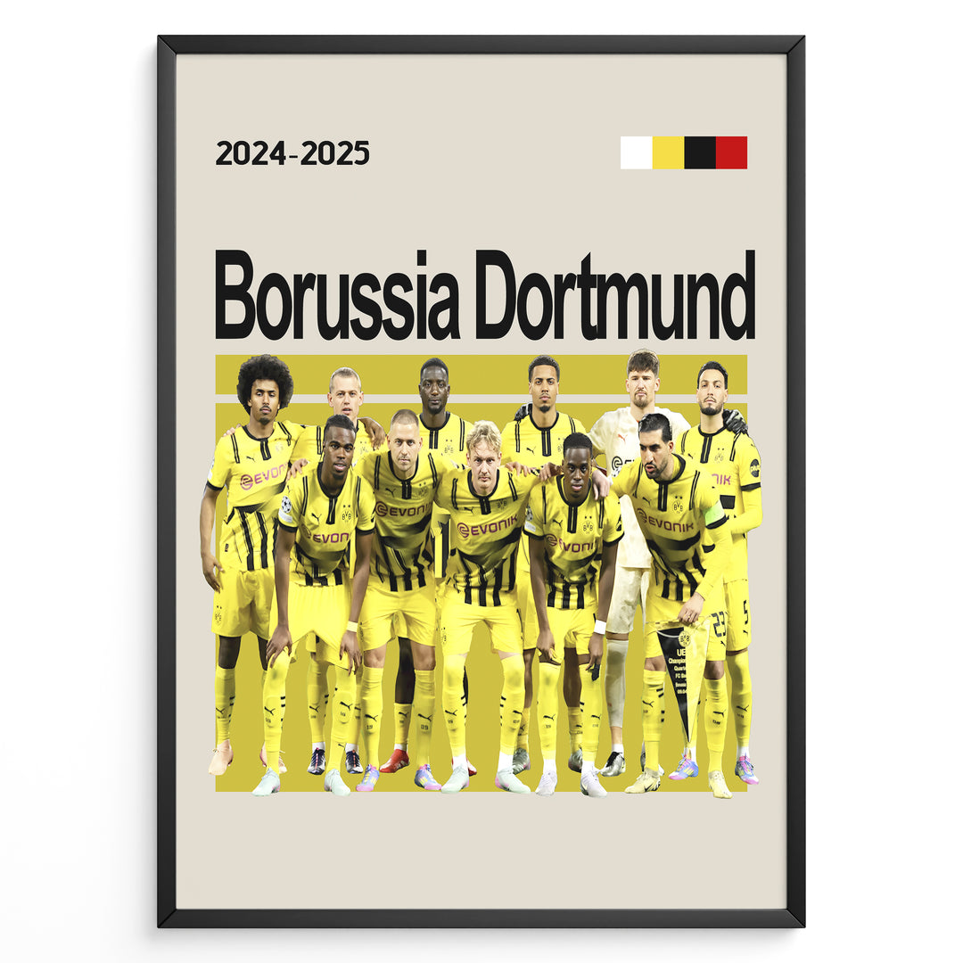 Holdfoto | Borussia Dortmund fodboldplakat 2024-2025 med hele holdet i gul-sort hjemmebanesæt – ikonisk look til fans af den tyske traditionsklub.