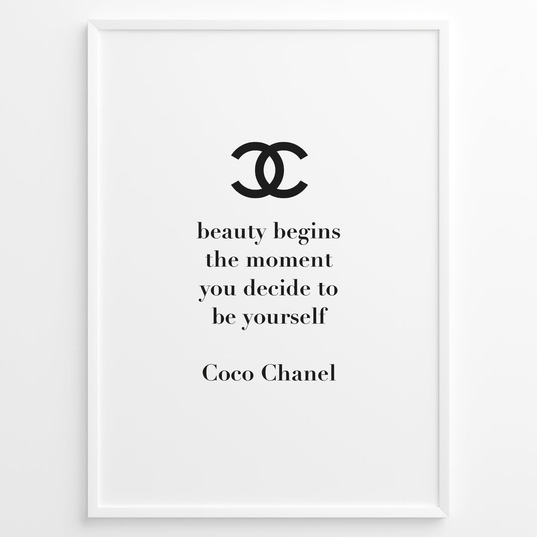 Fashion Plakat | Chanel Quote Poster – “Beauty Begins” Inspirational Wall Art Plakaty.dk | Minimalist poster with the Chanel logo and the quote “Beauty begins the moment you decide to be yourself” by Coco Chanel.