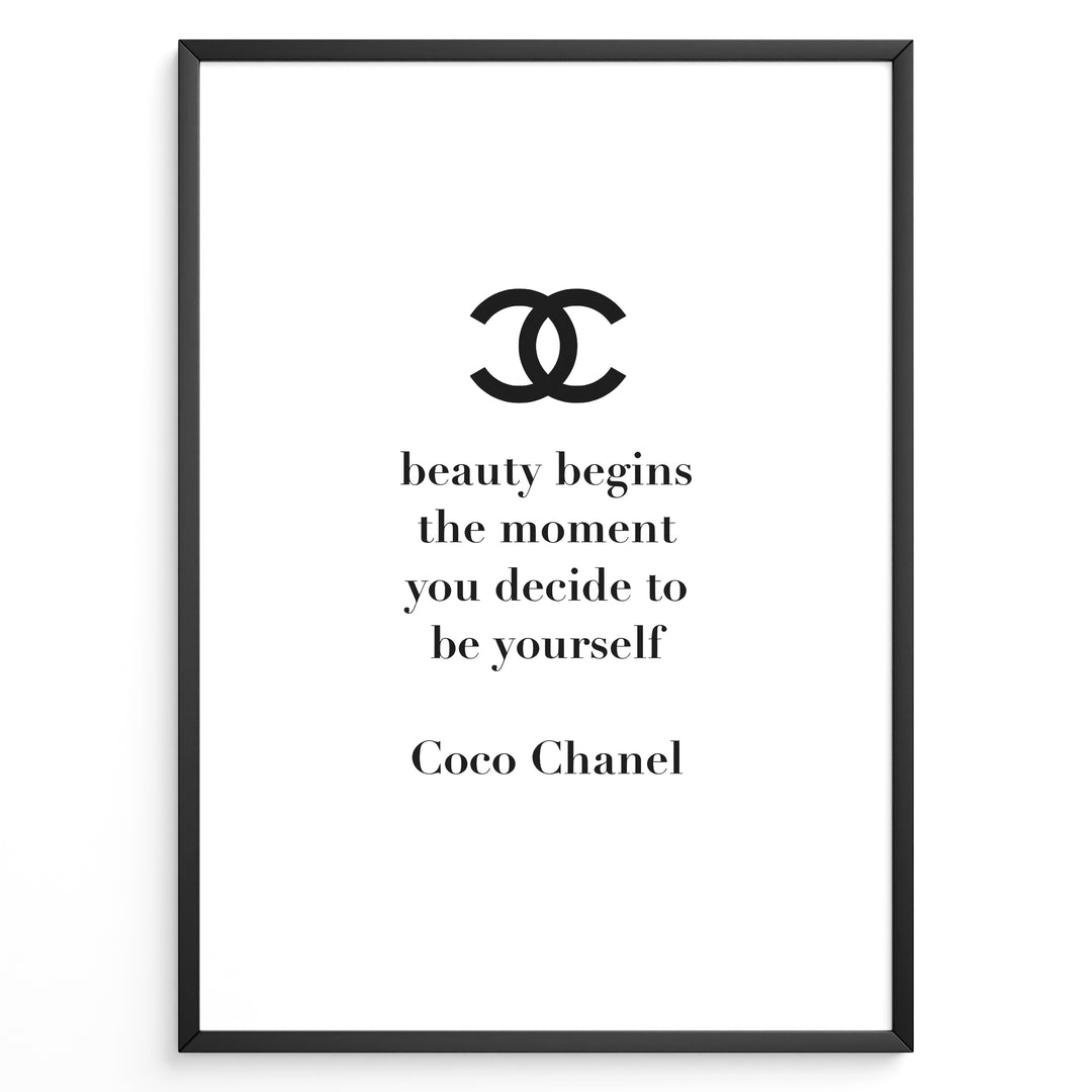 Fashion Plakat | Chanel Quote Poster – “Beauty Begins” Inspirational Wall Art Plakaty.dk | Minimalist poster with the Chanel logo and the quote “Beauty begins the moment you decide to be yourself” by Coco Chanel.