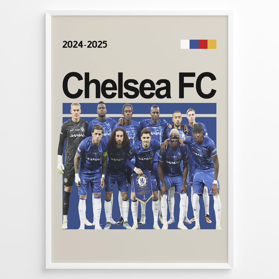 Holdfoto | Chelsea FC fodboldplakat 2024-2025 med hele truppen i blå trøjer – ideel vægdekoration til fans af Chelsea og engelsk fodbold.