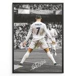 Load image into Gallery viewer, Cristiano Ronaldo fodbold plakat med nummer 7 i Real Madrid hvid trøje under ikonisk jubel på stadion i sort/hvid effekt.
