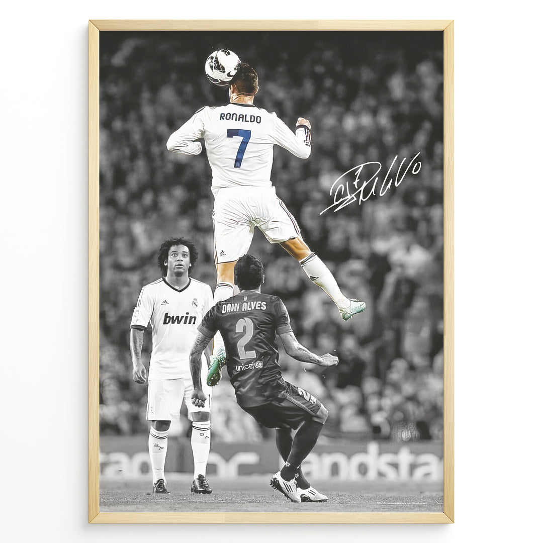 Cristiano Ronaldo fodbold plakat hvor han springer op til hovedstød i Real Madrid trøje nummer 7 mod Barcelona.