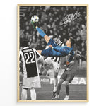 Load image into Gallery viewer, Cristiano Ronaldo fodbold plakat med legendarisk saksespark i blå Real Madrid trøje under Champions League kamp.
