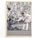Load image into Gallery viewer, Cristiano Ronaldo og Lionel Messi fodbold plakat fra El Clásico hvor Ronaldo hjælper Messi op i Real Madrid og Barcelona trøje.
