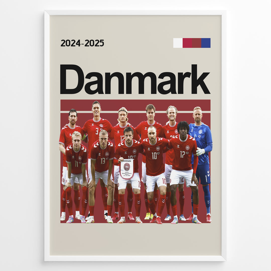 Holdfoto | Danmark landshold fodboldplakat 2024-2025 i klassiske røde trøjer – perfekt til fans af det danske nationalteam.