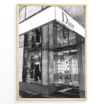 Load image into Gallery viewer, Fashion Plakat | Dior Flagship Storefront – New York City Plakaty.dk | Black and white image of the Dior flagship store in New York City, featuring a glass facade, reflective surfaces, and a mannequin in an elegant outfit.

