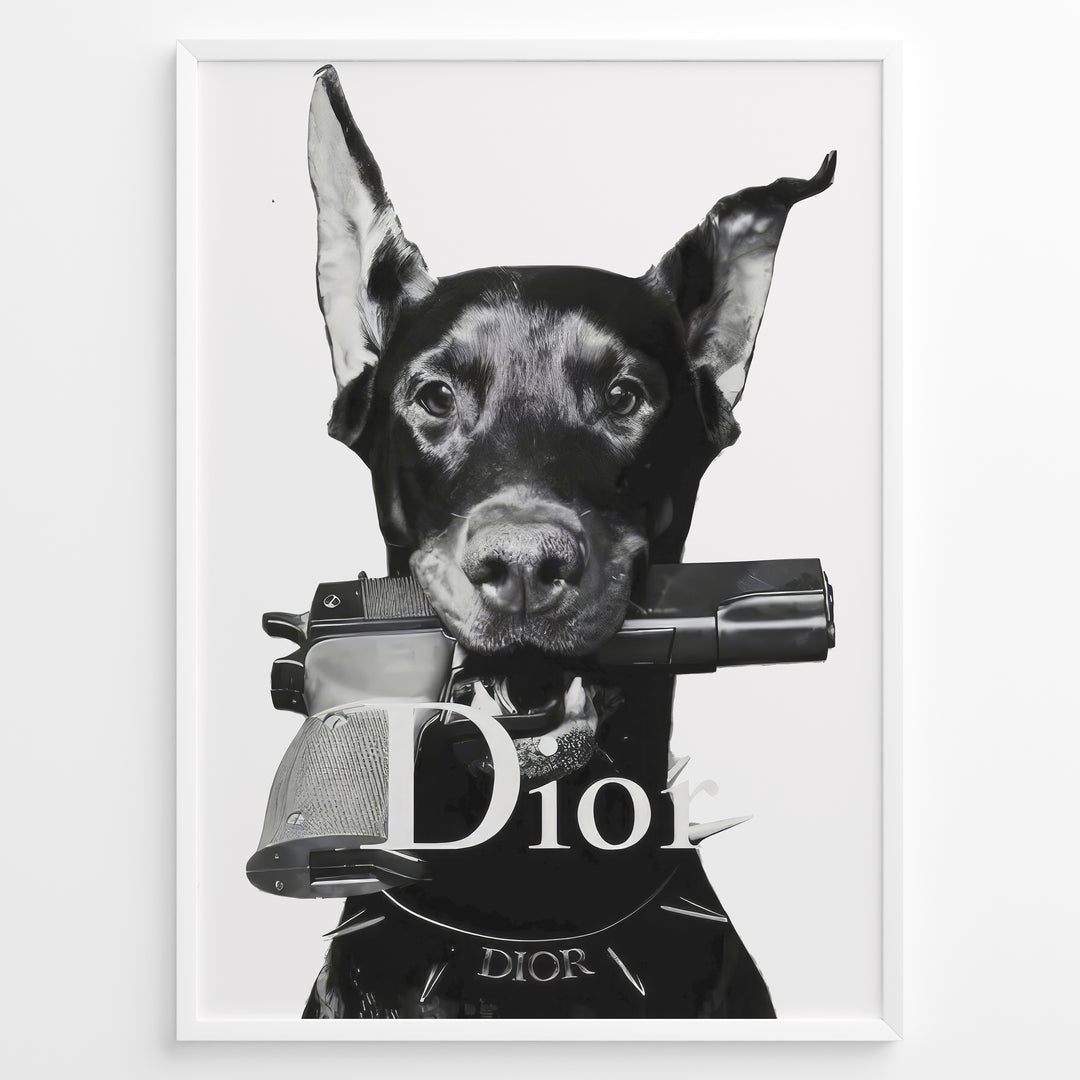 Fashion Plakat | Dior Guard Dog – Bold Fashion Art Print Plakaty.dk | Black and white image of a Doberman dog holding a handgun in its mouth, wearing a spiked collar with the Dior logo, against a plain background.