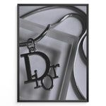 Load image into Gallery viewer, Fashion Plakat | Dior Pendant Necklace – Elegant Black &amp; White Fashion Print Plakaty.dk | Black and white close-up image of a Dior pendant necklace with a metallic chain, showcasing luxury jewelry on a textured background.
