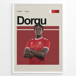 Load image into Gallery viewer, Patrick Dorgu fodbold plakat | Danmark landshold spiller i rød hjemmebanetrøje med korslagte arme og selvsikkert udtryk
