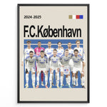 Load image into Gallery viewer, Holdfoto | F.C. København fodboldplakat 2024-2025 med spillere i hvid-blå trøjer – stilren hyldest til Danmarks topklub.

