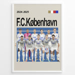 Load image into Gallery viewer, Holdfoto | F.C. København fodboldplakat 2024-2025 med spillere i hvid-blå trøjer – stilren hyldest til Danmarks topklub.
