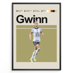 Load image into Gallery viewer, Giulia Gwinn Kvinde fodbold plakater | Tyskland landsholdstrøje i hvid og sort med fokuseret blik – perfekt til fans af kvindefodbold og Die Nationalelf
