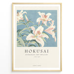 Load image into Gallery viewer, Japanske plakater | Japanese art print featuring lilies on a soft blue background, titled &quot;Hokusai – Hydrangea and Swallow (1833–1834),&quot; with text indicating Tokyo, Japan.
