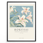 Load image into Gallery viewer, Japanske plakater | Japanese art print featuring lilies on a soft blue background, titled &quot;Hokusai – Hydrangea and Swallow (1833–1834),&quot; with text indicating Tokyo, Japan.
