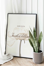 Load image into Gallery viewer, Hope With InshaAllah plakat på væg | Islamisk plakat med hvidt og beige design | Elegant vægdekoration | Inspirerende og stilfuld plakat
