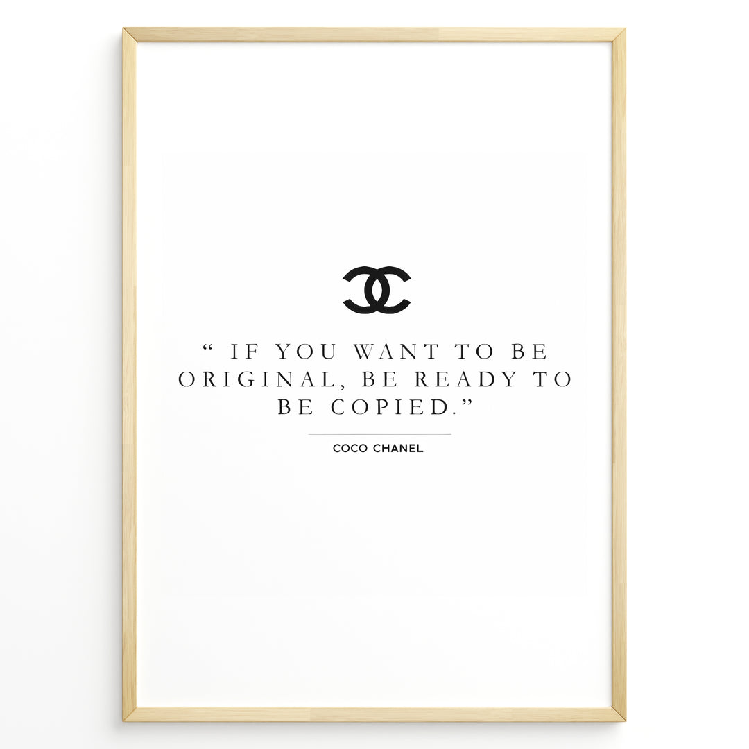 Fashion Plakat | Inspirational Coco Chanel Quote Wall Art Plakaty.dk | Black and white framed print with the quote “If you want to be original, be ready to be copied” by Coco Chanel, featuring the Chanel logo.