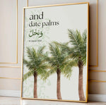 Load image into Gallery viewer, Dadelpalmer plakat med botanisk illustration og engelsk samt arabisk typografi inspireret af Koranens frugter
