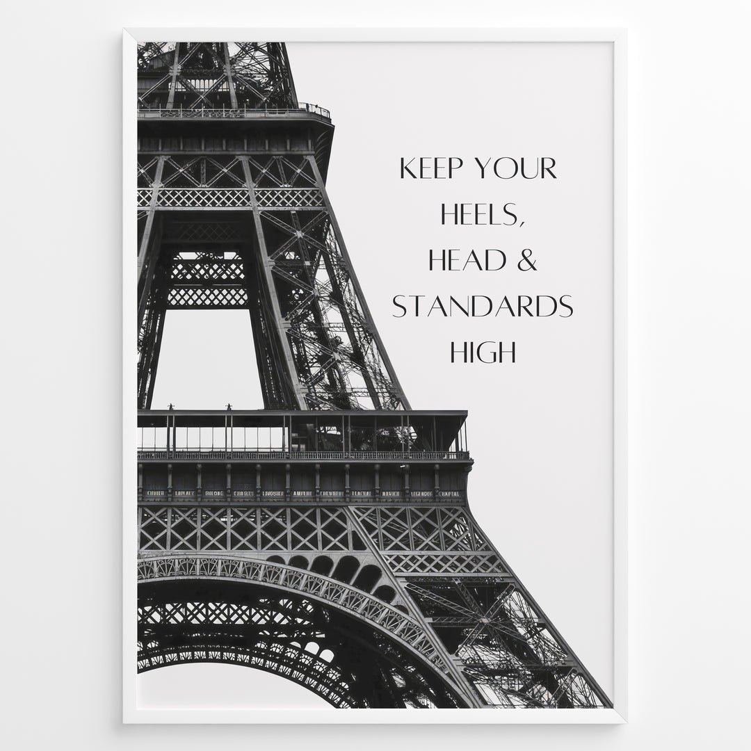 Fashion Plakat | Keep Your Standards High – Eiffel Tower Fashion Quote Wall Art Plakaty.dk | Black and white Eiffel Tower with quote "Keep your heels, head & standards high" on the right side.