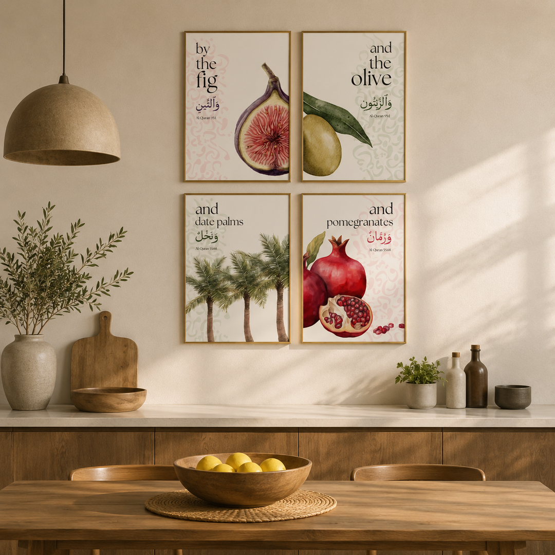 Kulturelt plakatsæt med figen, oliven, dadelpalmer og granatæble inspireret af Koranen i moderne botanisk design