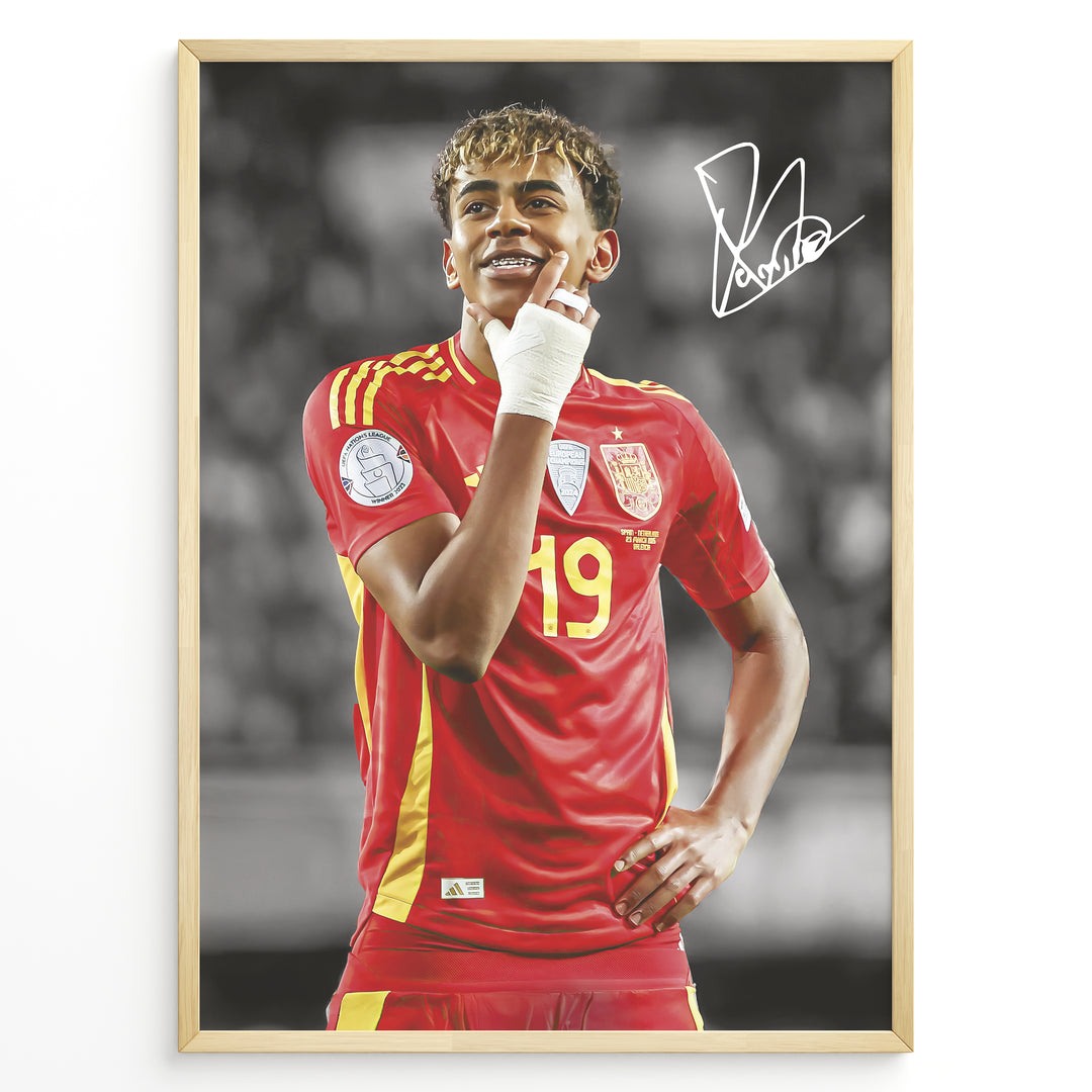 Lamine Yamal fodbold plakat i Spaniens røde landsholdstrøje nummer 19 med selvsikkert og fokuseret udtryk.