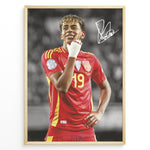 Load image into Gallery viewer, Lamine Yamal fodbold plakat i Spaniens røde landsholdstrøje nummer 19 med selvsikkert og fokuseret udtryk.

