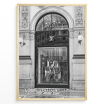 Load image into Gallery viewer, Fashion Plakat | Louis Vuitton Storefront – Galleria Vittorio Emanuele II, Milan Plakaty.dk | Black and white image of the Louis Vuitton store in Milan&#39;s Galleria Vittorio Emanuele II, showing ornate architecture, a large arched entrance, and a designer window display.
