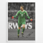Load image into Gallery viewer, Manuel Neuer fodbold plakat hvor han jubler i Bayerns grønne målmandstrøje med røde handsker under Champions League kamp.
