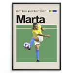 Load image into Gallery viewer, Marta Kvinde fodbold plakater | Brasilien landsholdstrøje i gul og blå med kraftfuldt spark – ikonisk motiv for fans af kvindefodbold

