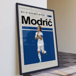 Load image into Gallery viewer, Fodbold plakat | Fodbold plakater | Luka Modric Fodbold Plakat | Midtbanemagikerens Hyldest til Den Ægte Fan | Plakaty.dk
