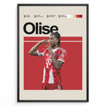 Load image into Gallery viewer, Michael Olise fodbold plakat i Bayern Münchens røde hjemmebanetrøje med moderne stilrent design
