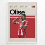Load image into Gallery viewer, Michael Olise fodbold plakat i Bayern Münchens røde hjemmebanetrøje med moderne stilrent design
