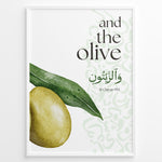 Load image into Gallery viewer, Oliven plakat med botanisk illustration og engelsk samt arabisk typografi inspireret af Koranens frugter
