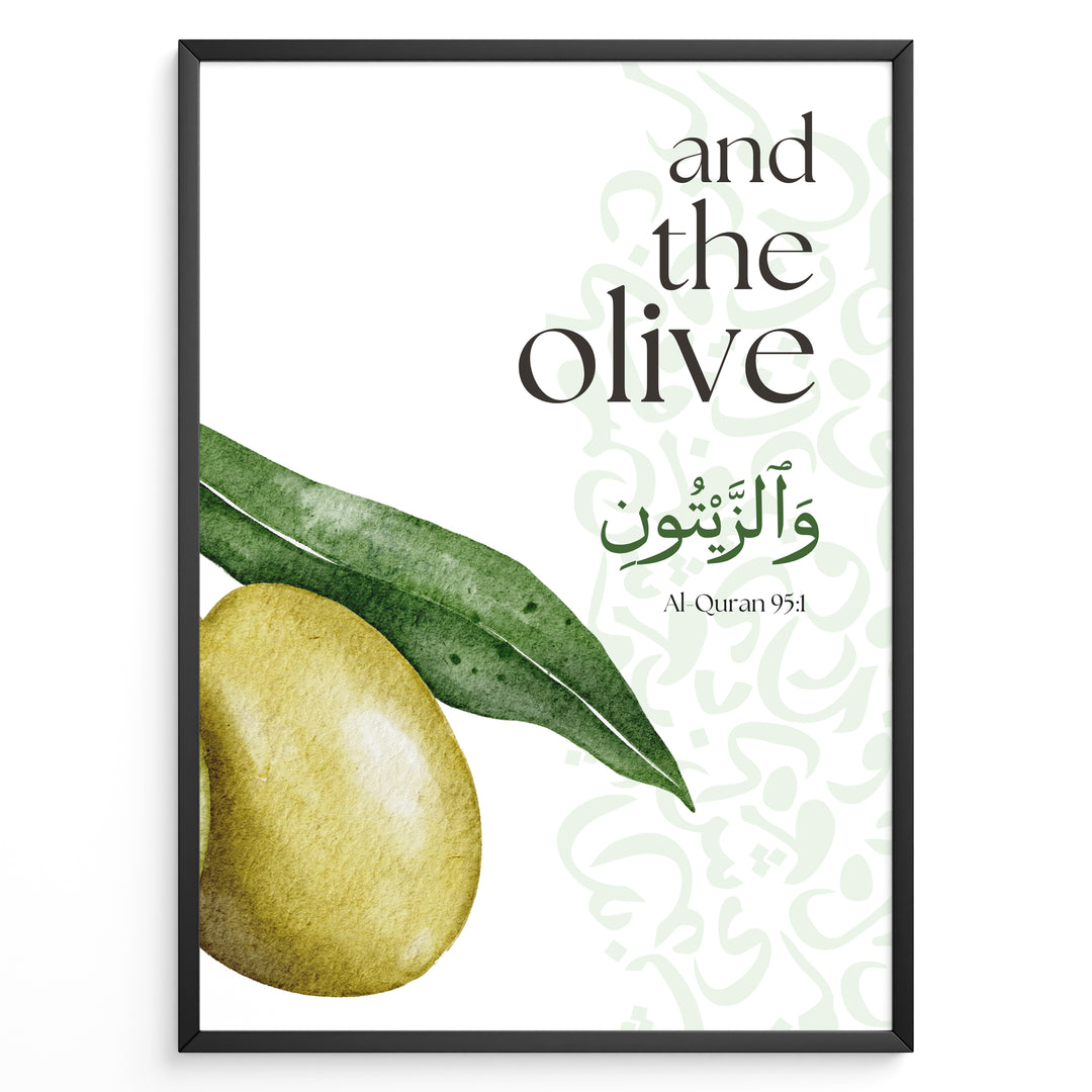 Oliven plakat med botanisk illustration og engelsk samt arabisk typografi inspireret af Koranens frugter
