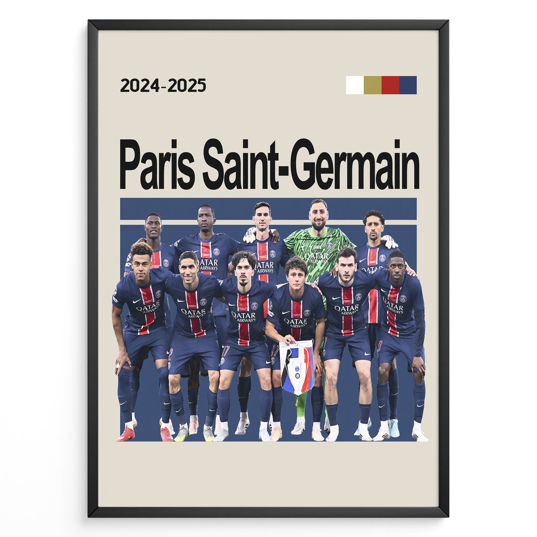 Paris Saint-Germain holdfoto plakat | PSG 2024-2025 i mørkeblå hjemmebanetrøjer med røde og hvide striber og spillere i klar formation.