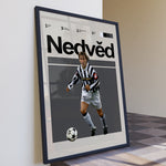 Load image into Gallery viewer, Fodbold plakat | Fodbold plakater | Pavel Nedvěd Fodbold Plakat | Tjekkiets Dribler og Juventus-Legende | Plakaty.dk
