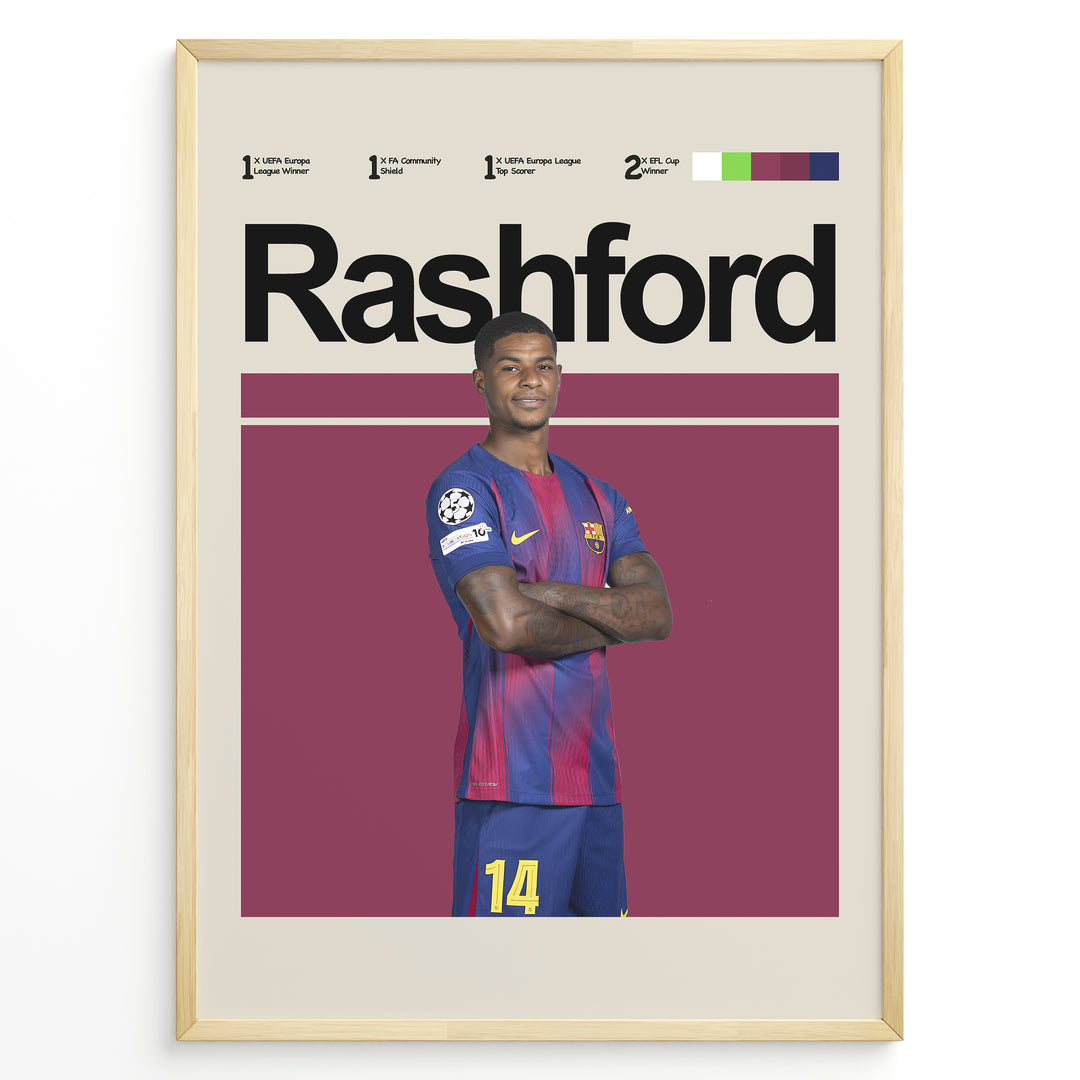 Marcus Rashford fodbold plakat i FC Barcelona trøje med armene over kors og stilrent baggrundsdesign i røde og blå nuancer.