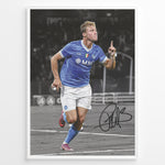 Load image into Gallery viewer, Fodbold plakat | Fodbold plakater | Rasmus Højlund Fodbold Plakat | Danmark | Perfekt til Den Ægte Fan | Plakaty.dk
