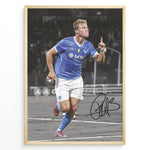 Load image into Gallery viewer, Fodbold plakat | Fodbold plakater | Rasmus Højlund Fodbold Plakat | Danmark | Perfekt til Den Ægte Fan | Plakaty.dk
