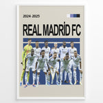Load image into Gallery viewer, Real Madrid holdfoto plakat | Real Madrid 2024-2025 i hvidt kampkit, samlet i opstilling før kamp – klar til Champions League-triumf.
