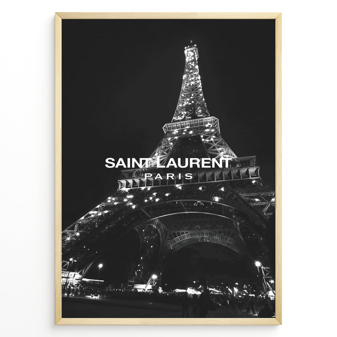 Fashion Plakat | Saint Laurent Eiffel Tower Poster – Black & White Paris Fashion Print Plakaty.dk | Black and white photo of the Eiffel Tower illuminated at night with “Saint Laurent Paris” text overlay, capturing the essence of French fashion and elegance.