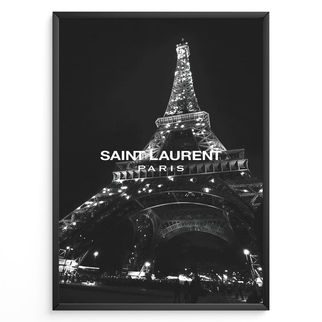 Fashion Plakat | Saint Laurent Eiffel Tower Poster – Black & White Paris Fashion Print Plakaty.dk | Black and white photo of the Eiffel Tower illuminated at night with “Saint Laurent Paris” text overlay, capturing the essence of French fashion and elegance.