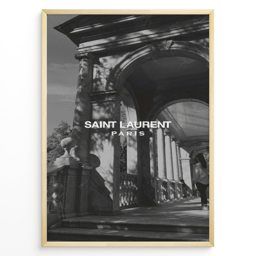 Fashion Plakat | Saint Laurent Paris – Architectural Elegance in Monochrome Plakaty.dk | Black and white photo of classical architecture with arches and columns, overlaid with the Saint Laurent Paris logo, conveying elegance and luxury.