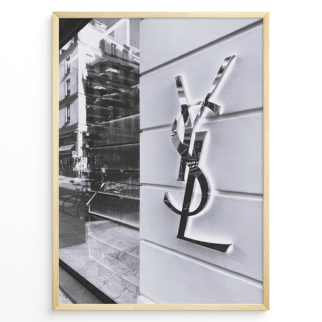 Fashion Plakat | Saint Laurent Paris Storefront – Monochrome Fashion Photography Plakaty.dk | Black and white image of a Saint Laurent Paris storefront featuring the reflective YSL logo on a textured exterior wall with modern architectural details.