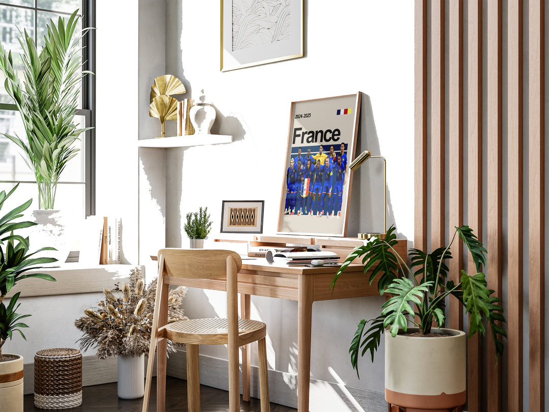 Holdfoto | France fodboldplakat 2024-2025 med spillere i blå trøjer – perfekt til fans af det franske nationalhold.