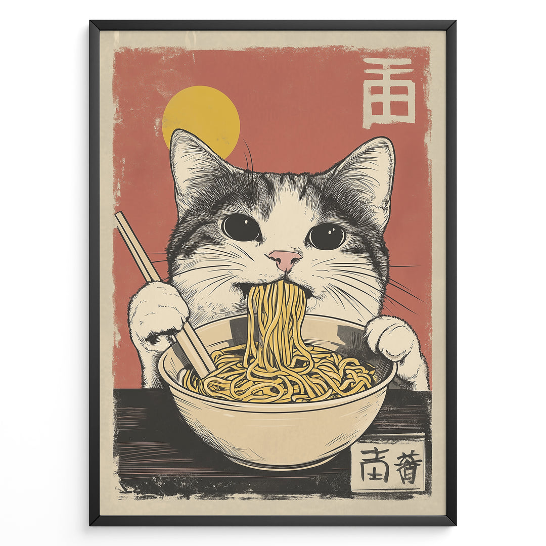 Japanske plakater | Vintage-style illustration of a tabby cat eating ramen noodles with chopsticks, set against a red background with a yellow sun and Japanese kanji.