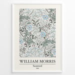 Load image into Gallery viewer, Framed William Morris Seaweed 1866 art print plakat featuring intricate seaweed-inspired floral and leaf motifs in blue and green on a cream background.

