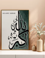 Load image into Gallery viewer, Allah-u akbar calligraphy med hvid og grøn baggrund | Islamisk plakater | Plakaty.dk 
